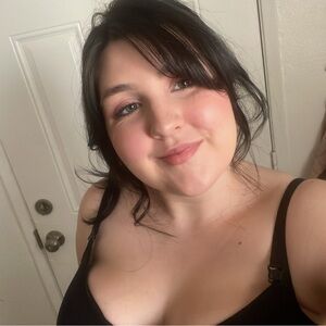 Meet your Posher, Emilee